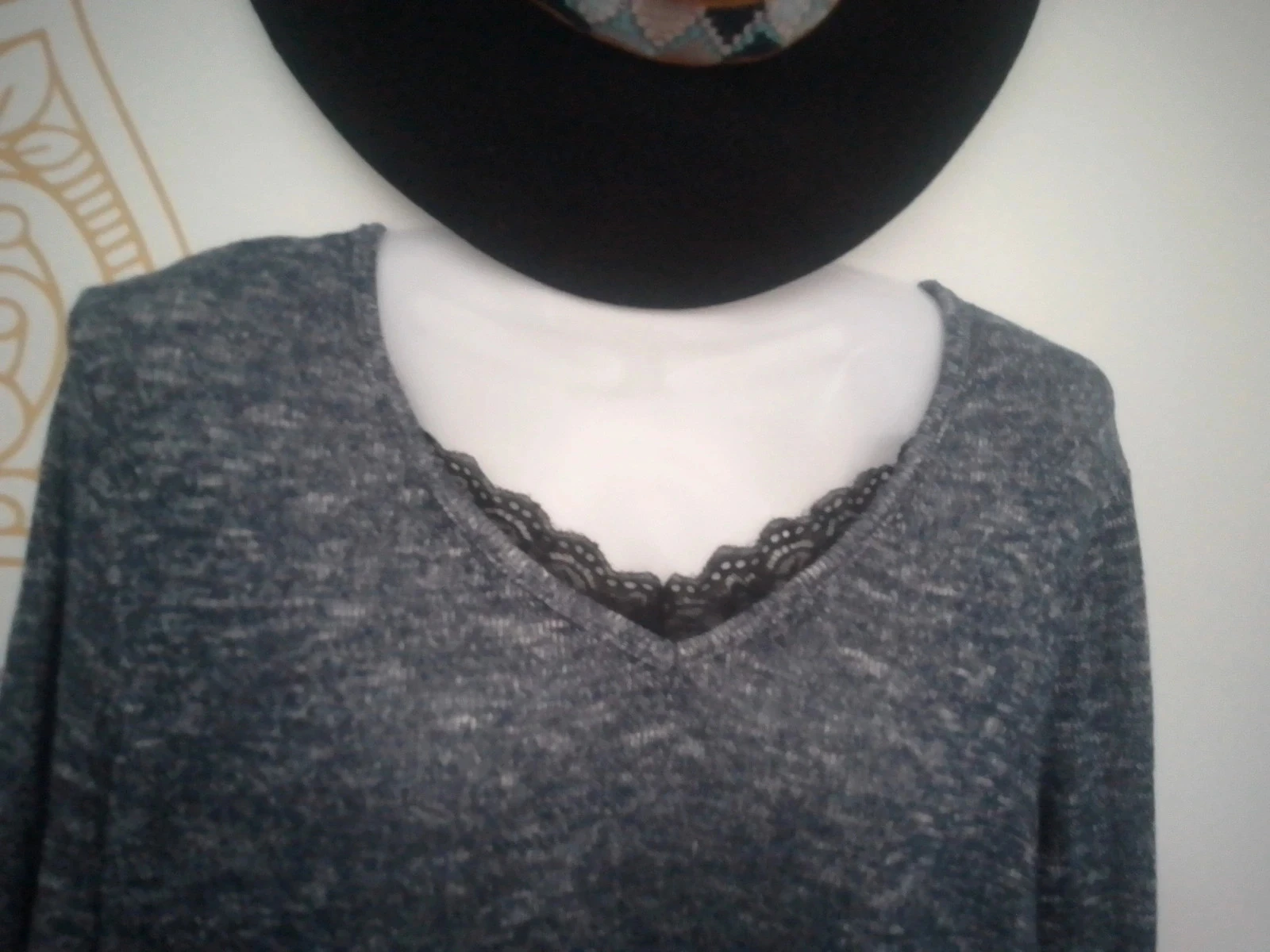 Petit pull avec dentelle – photo 2